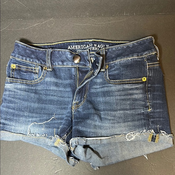American Eagle Outfitters Women's Blue Denim Shorts size 4 (BLack Button) - Picture 1 of 12
